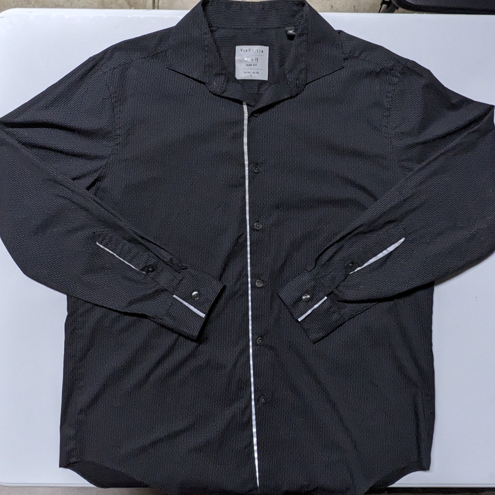 Men's Black Van Heusen Button-Up Dress Shirt